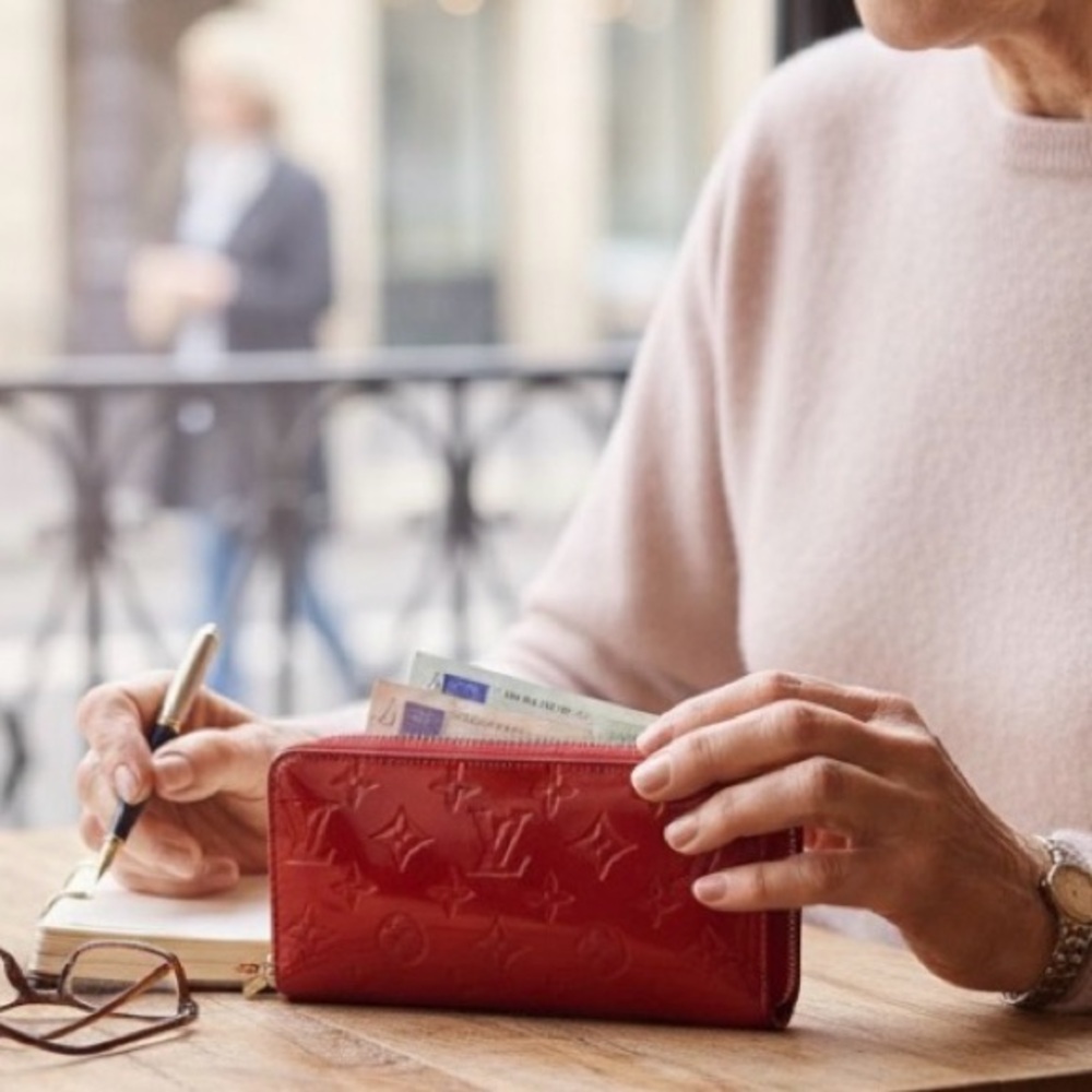 Louis Vuitton Monogram Vernis Zippy Wallet Red